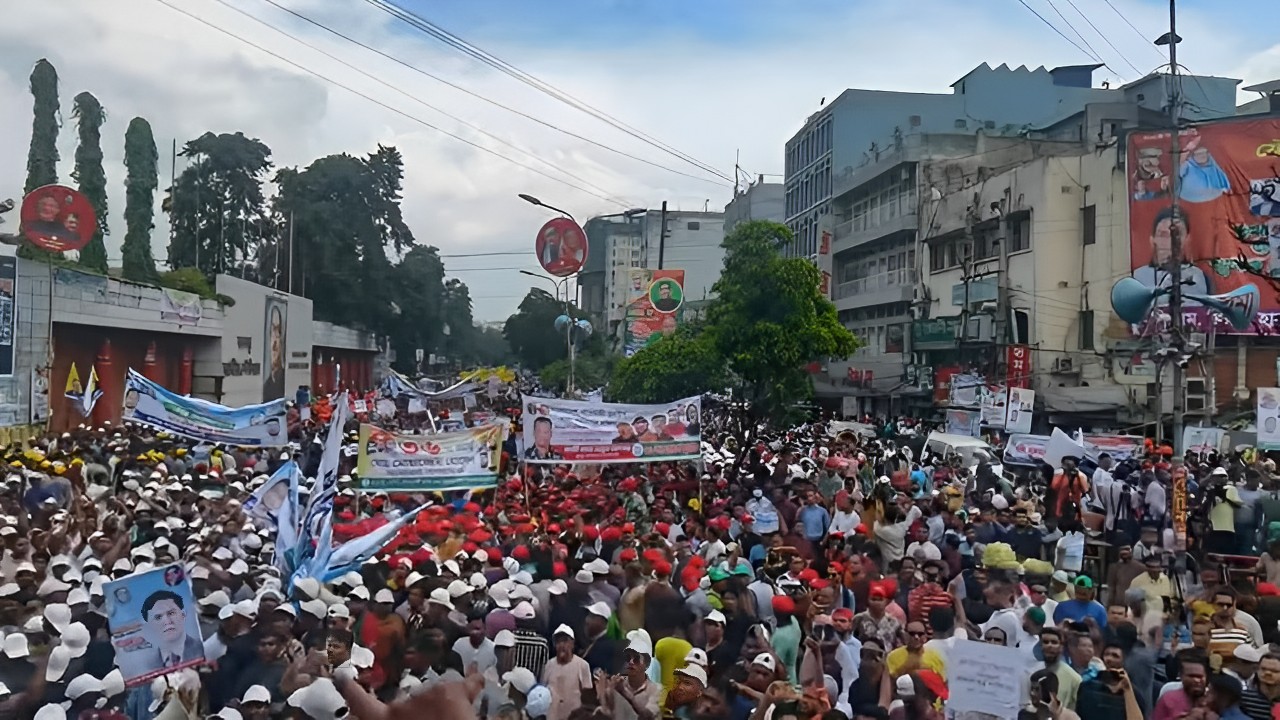 মিছিল-কবিতা-স্লোগানে মুখর আ.লীগের সমাবেশস্থল