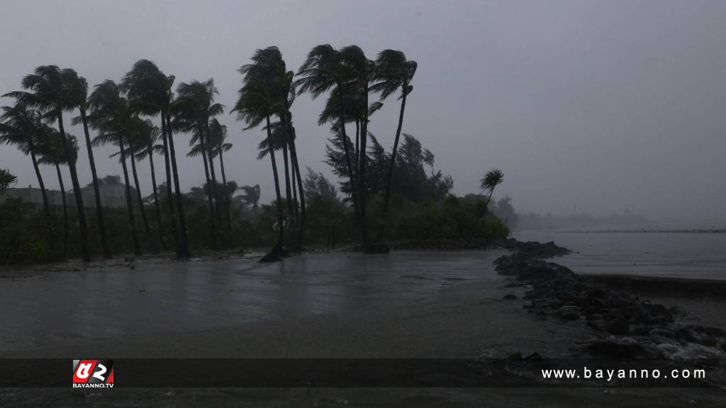 দুপুরে ধেয়ে আসছে ঝড়-বৃষ্টি