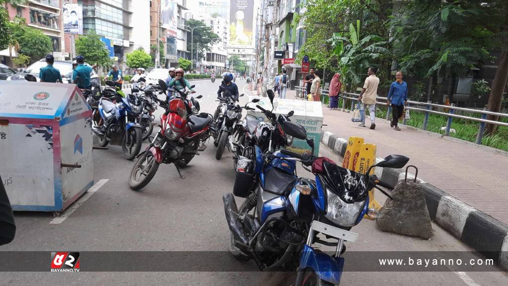 গুলশানে সতর্ক পুলিশ, প্রবেশ পথে তল্লাশি চলছে