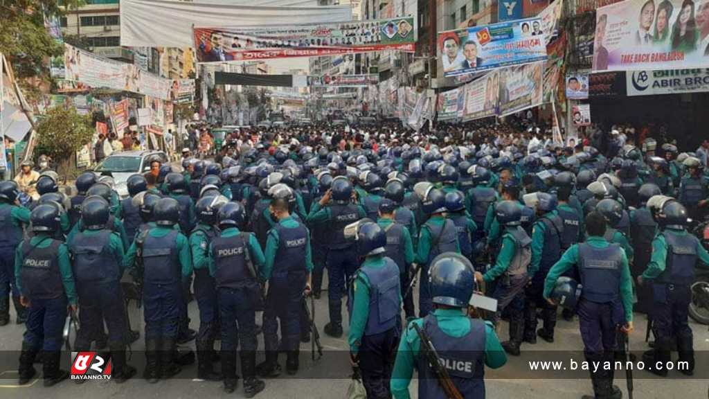 মাতুয়াইলে পুলিশ-বিএনপির ধাওয়া পাল্টা ধাওয়া