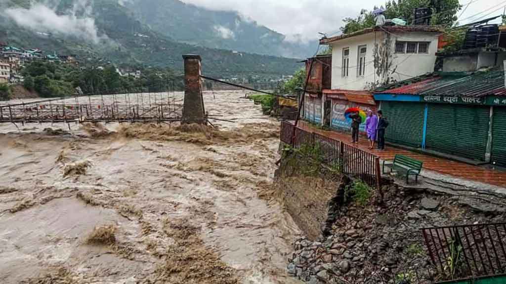 বর্ষায় বিধ্বস্ত হিমাচল, ১২০-র বেশি মৃত্যু