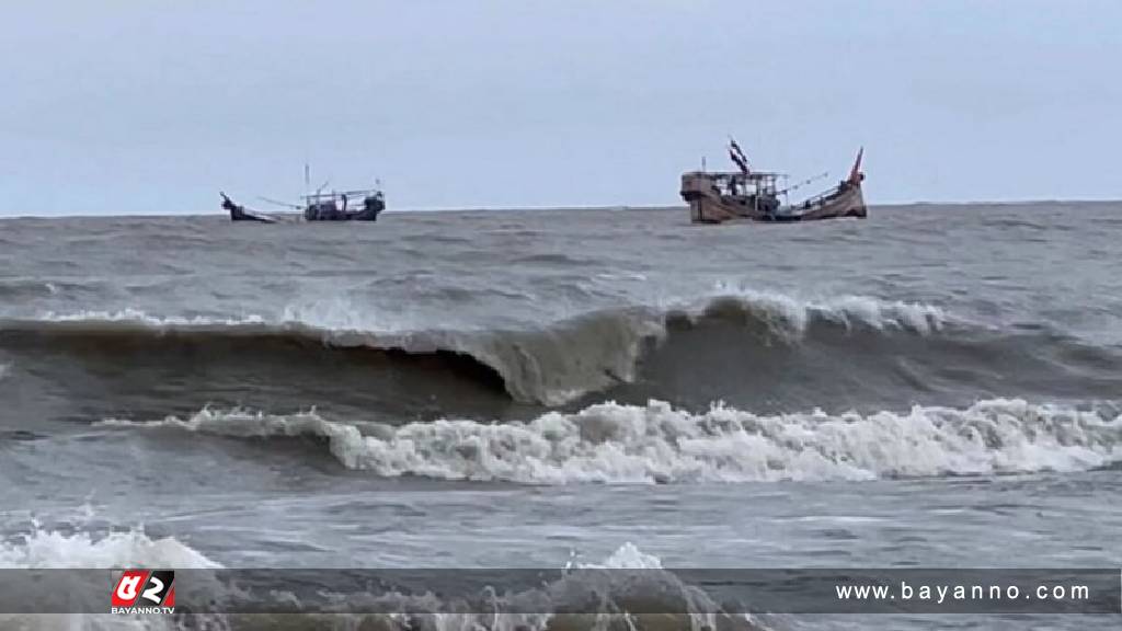 বঙ্গোপসাগরে ট্রলারডুবি: সাঁতরে ফিরলেন ১২ জেলে