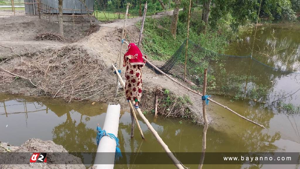 ধরলার তীব্র স্রোতে সড়ক ভাঙন, দুর্ভোগে এলাকাবাসী