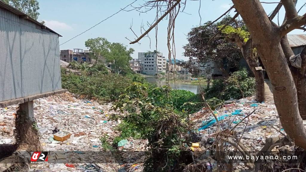 প্রভাবশালীদের দখলে পাবনার খরস্রোতা আত্রাই নদী