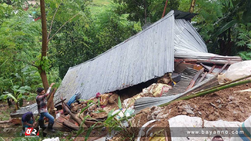 রাঙামাটিতে পাহাড় ধসে ৩৮১ বাড়িঘর ক্ষতিগ্রস্ত