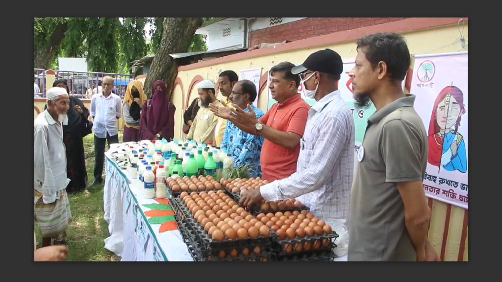 ‘আমজনতার বাজার’৫ টাকায় মিললো ডিম-দুধ