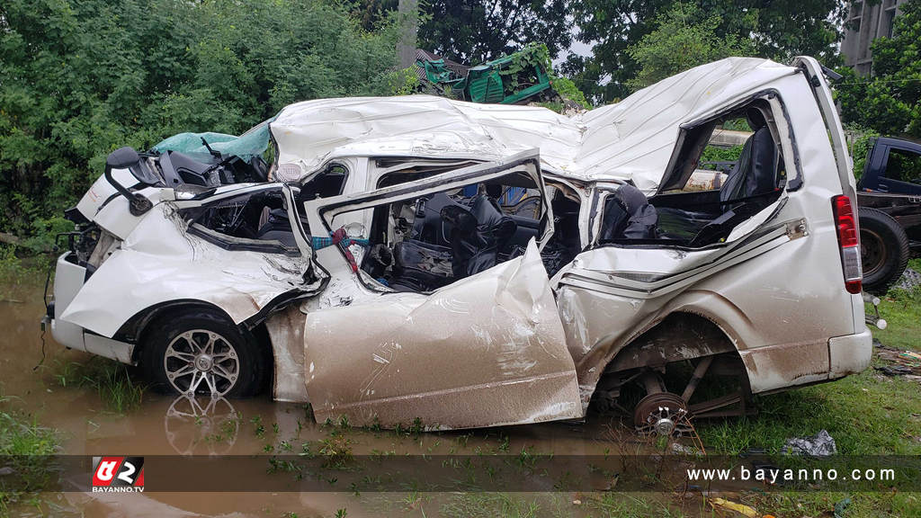 নরসিংদীতে ট্রাক-মাইক্রোবাস মুখোমুখি সংঘর্ষ, নিহত ৭