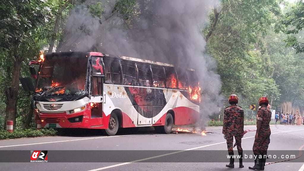 বাস-ইজিবাইক মুখোমুখি সংঘর্ষে নিহত ২ জন, আহত ৫