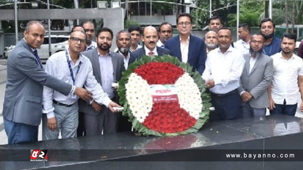 জাতির পিতার প্রতিকৃতিতে ডিএসই’র নতুন এমডির শ্রদ্ধা