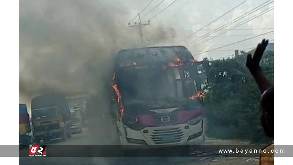 সোহাগ পরিবহনের চলন্ত বাসে আগুন