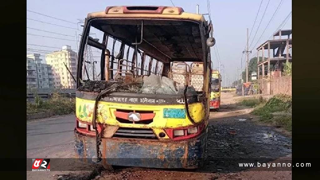 ডেমরায় বাসে আগুন: ঘুমন্ত হেলপারের মৃত্যু, দগ্ধ এক