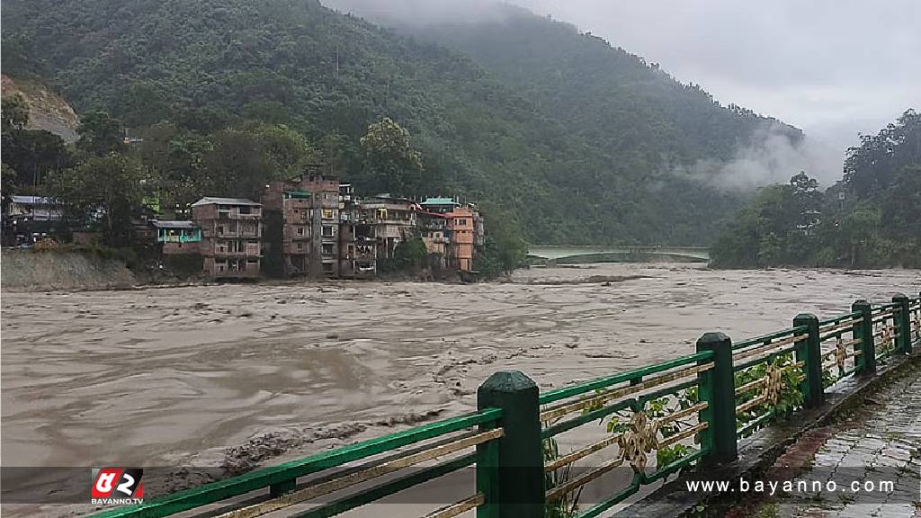 বন্যায় নিহত বেড়ে ৫৩, ভেসে আসছে আরও মরদেহ