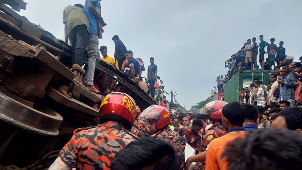 উদ্ধার অভিযান শেষে ভৈরবে ট্রেন চলাচল স্বাভাবিক