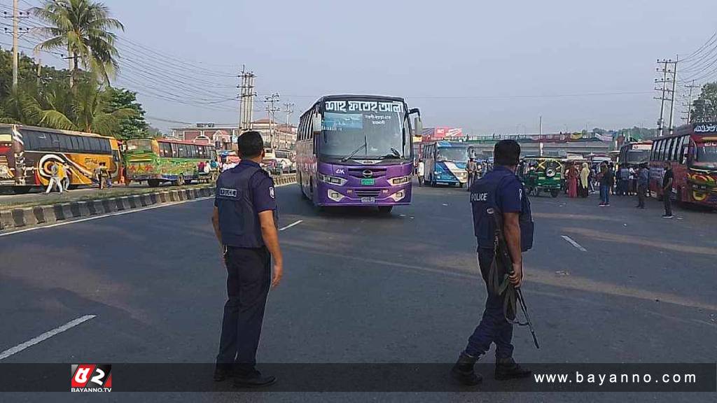 কালিয়াকৈর চন্দ্রা ত্রিমোড়ে পুলিশের তল্লাশি