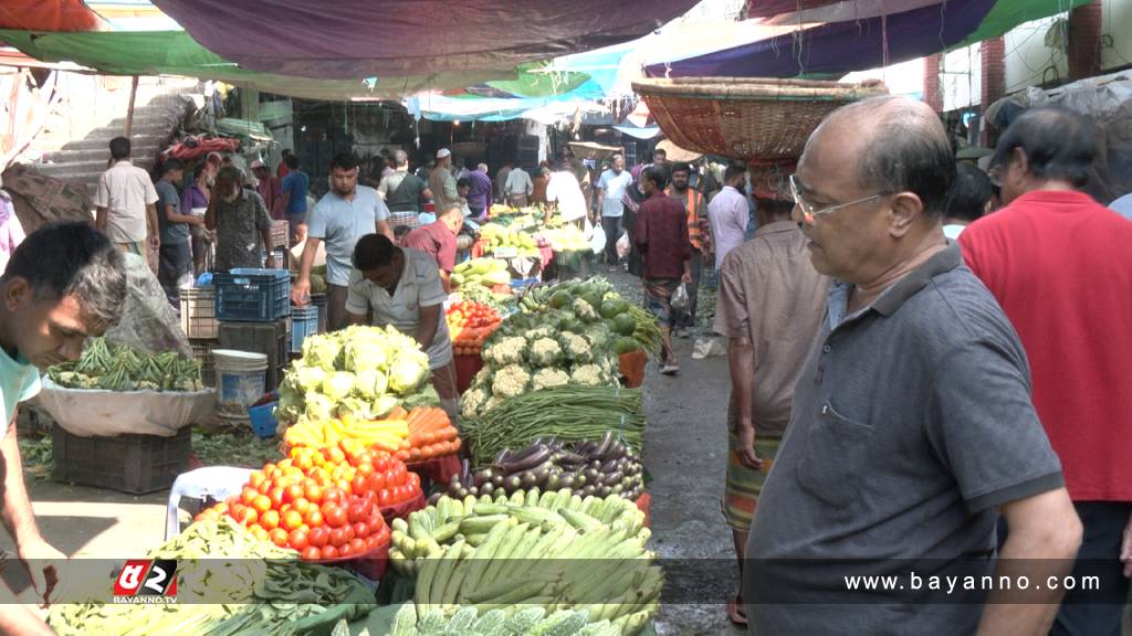 বাজারে শীতকালীন সবজি, তবুও কমছে না উত্তাপ