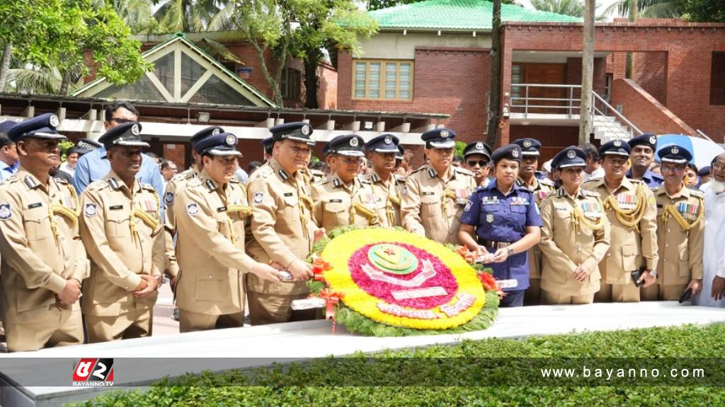 বঙ্গবন্ধুর সমাধিতে নবনিযুক্ত ডিএমপি কমিশনারের শ্রদ্ধা নিবেদন