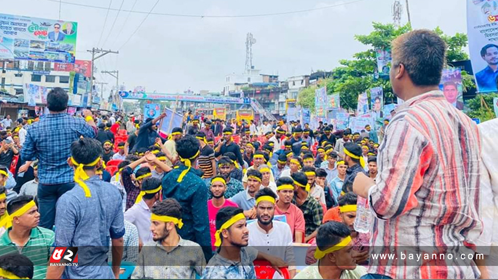 মিরসরাইয়ের সমাবেশে আওয়ামী লীগের নেতা-কর্মীর ভিড়