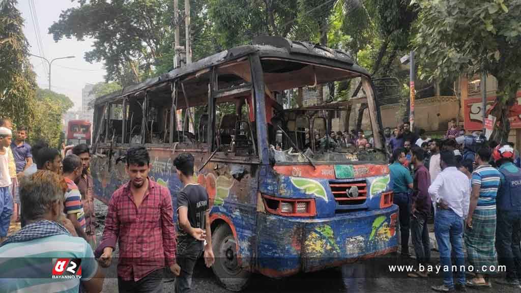 রাজধানীতে প্রজাপতি ও স্বাধীন পরিবহনে আগুন