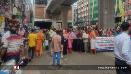 শেওড়াপাড়ার সড়কে শ্রমিকরা