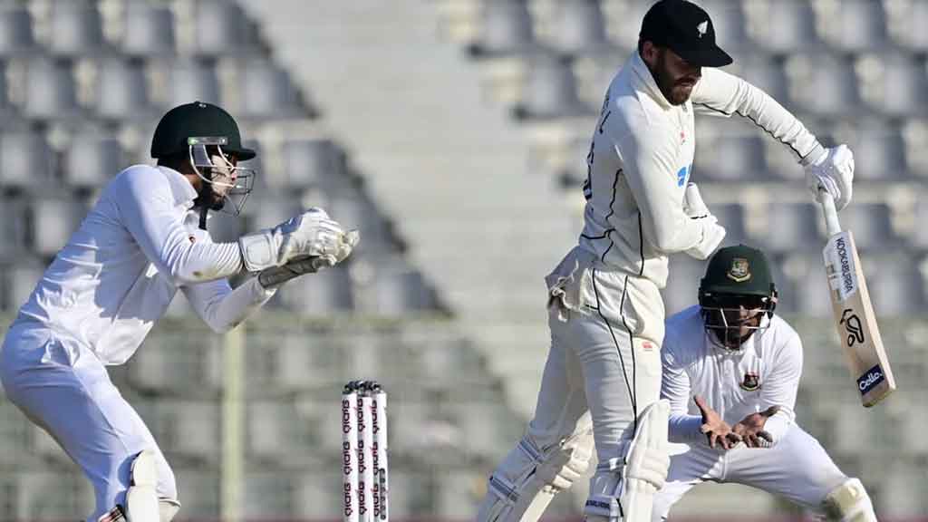 তাইজুল ঘূর্ণিতে ৭ উইকেট হারিয়ে চতুর্থ দিন শেষ কিউইদের