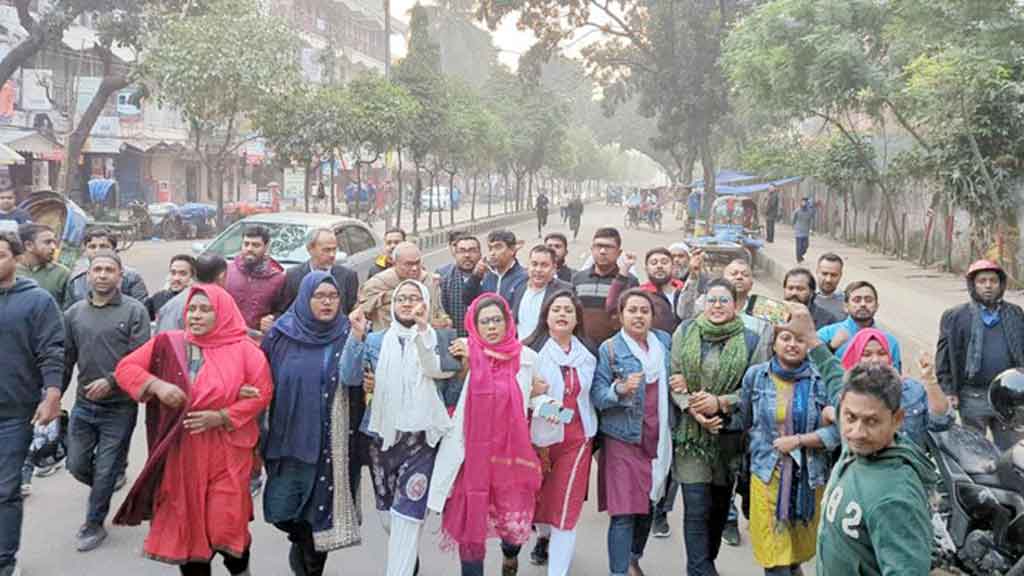 সরকারি নিষেধাজ্ঞা অমান্য করে রিজভীর মিছিল