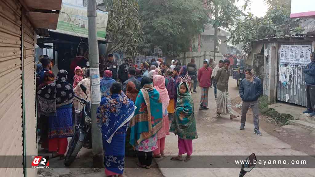 একই ঘরে মা-বাবা ও মেয়েকে গলা কেটে হত্যা