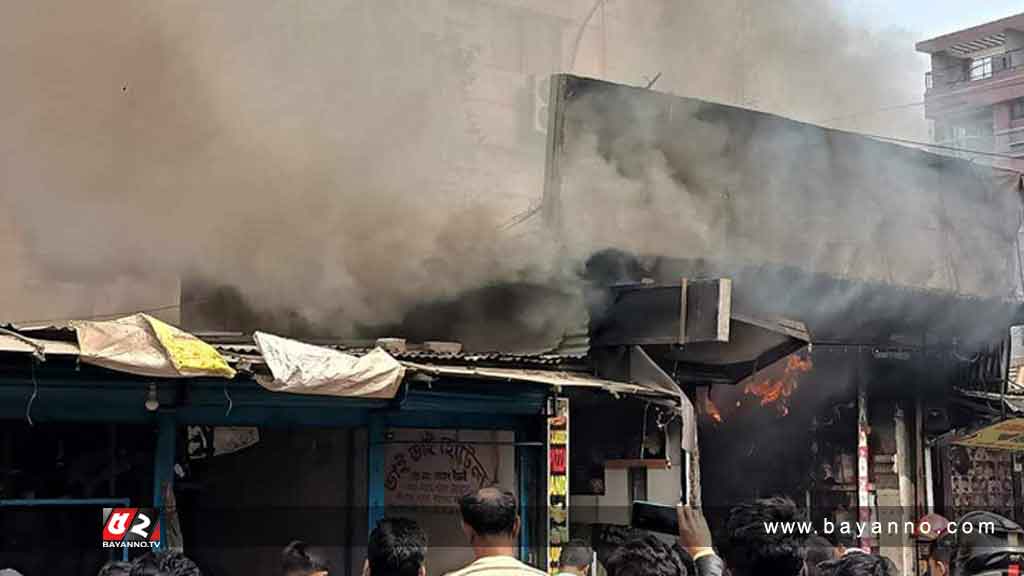 উত্তরার আঞ্জুম রেস্টুরেন্টে আগুন, নিয়ন্ত্রণে ৩ ইউনিট