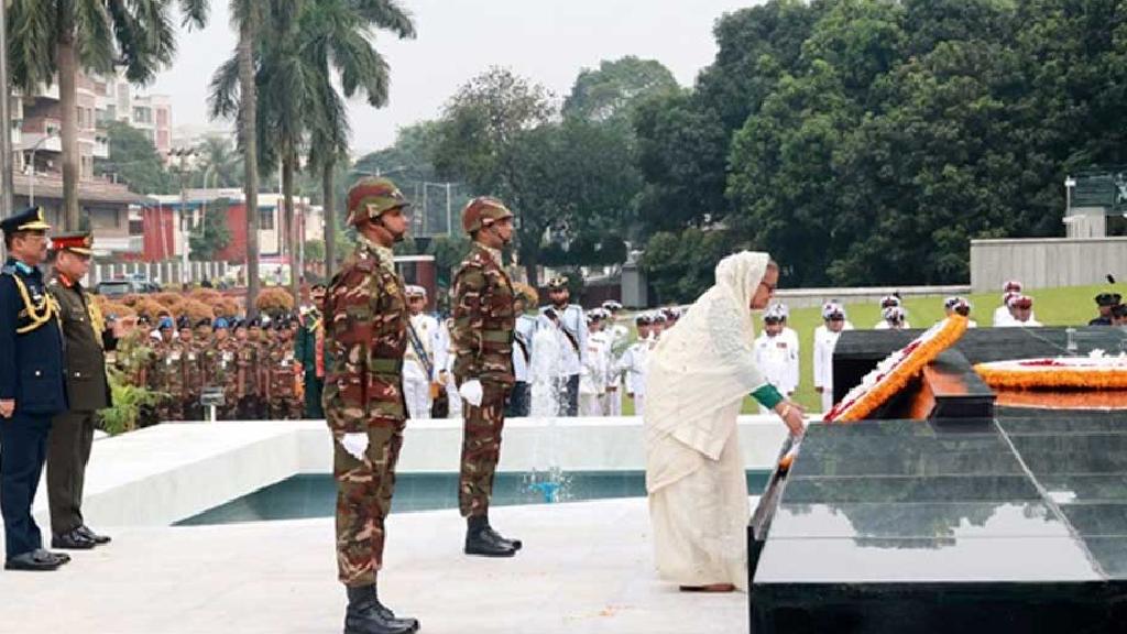 শিখা অনির্বাণে শ্রদ্ধা জানালেন প্রধানমন্ত্রী