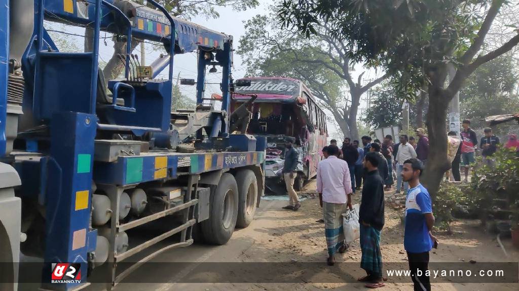 কালিয়াকৈরে বাস ট্রাকের সংঘর্ষে নিহত ১, আহত ৬