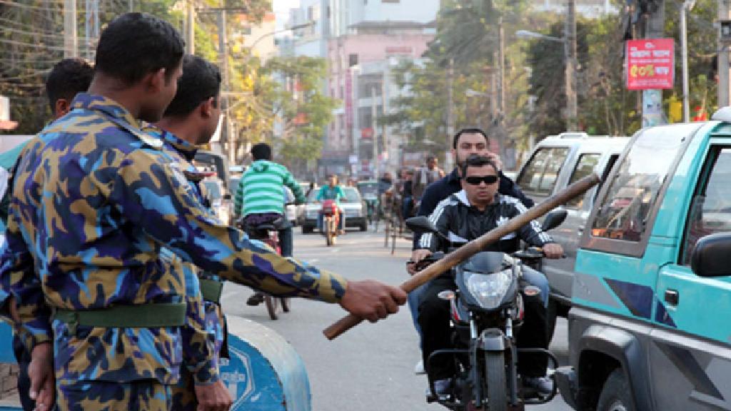 আজ থেকে ঢাকায় যেসব যান চলাচল নিষেধ