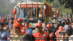 সরকারি এডওয়ার্ড কলেজকে দুটি বাস উপহার দিলো রাষ্ট্রপতি