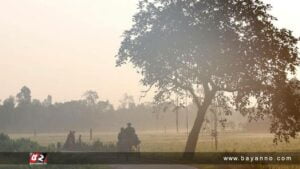 ঝলমলে রোদেও হাড়-কাঁপানো শীত