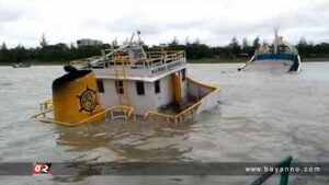 দুর্ঘটনার কবলে কয়লা বোঝাই লাইটার জাহাজ