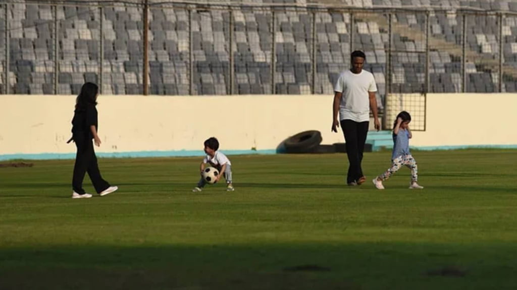 সন্তানদের নিয়ে মিরপুরে সাকিব