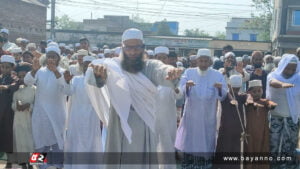 ইসতিসকার নামাজে অঝোরে কাঁদলেন চাঁপাইনবাবগঞ্জের মুসল্লিরা