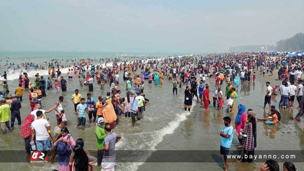 ঈদের ছুটিতে কক্সবাজারে পর্যটকের ঢল