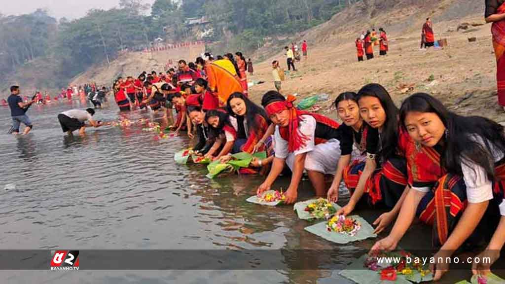 পাহাড়জুড়ে বাজছে বৈসাবির সুর