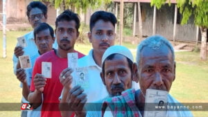 ভোটের সময় ছত্তিশগড়ে বিস্ফোরণে নিহত ১, পশ্চিমবঙ্গে সহিংসতা 