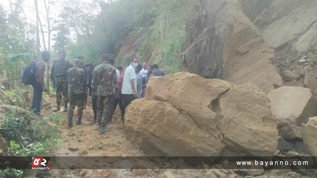 বাঘাইছড়িতে পাহাড় ধস, যান চলাচল বন্ধ