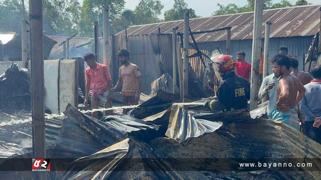 কালিয়াকৈরে ভয়াবহ আগুন, শতাধিক কলোনি পুড়ে ছাই