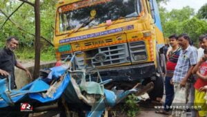 অটোরিকশার পেছনে কাভার্ডভ্যানের ধাক্কা, নিহত ১