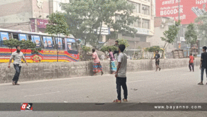 মিরপুরে অটোরিকশাচালক-পুলিশ সংঘর্ষ, বাস ভাঙচুর