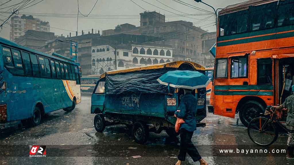 সকালে আঁধার নেমে ঝুম বৃষ্টিতে ভিজলো ঢাকা