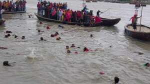 মোংলায় অর্ধশতাধিক যাত্রী নিয়ে ট্রলারডুবি