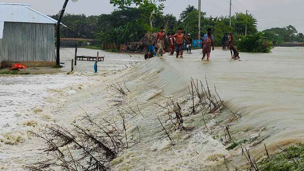 ঘূর্ণিঝড় রেমালের তাণ্ডব, উপকূলের অনেক গ্রাম প্লাবিত