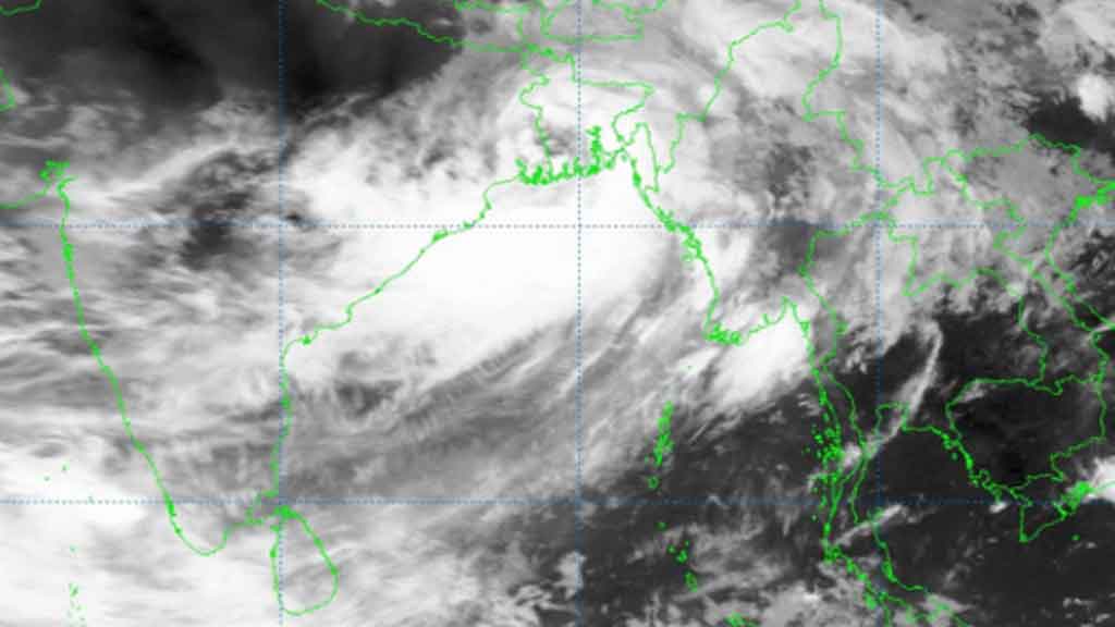 ঘূর্ণিঝড় রেমাল : মহাবিপদ সংকেত নামিয়ে ৩ নম্বর সর্তক সংকেত জারি