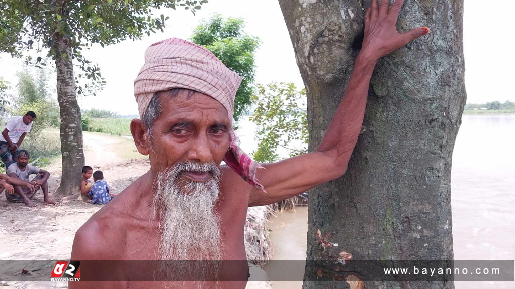 একটা পরোটা খেয়ে দিন পার করছেন নব্বই বছরের বৃদ্ধ