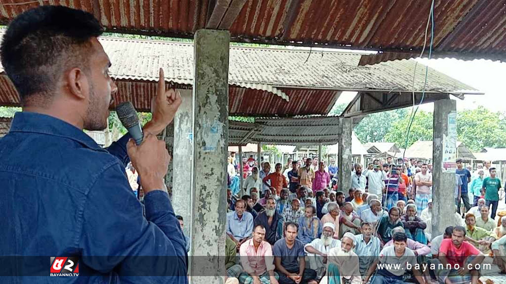 অপরিকল্পিত বালু উত্তোলন বন্ধের দাবিতে মানববন্ধন