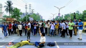 মুক্তিযোদ্ধা কোটা বহালের প্রতিবাদে বিক্ষোভ ও মহাসড়ক অবরোধ 