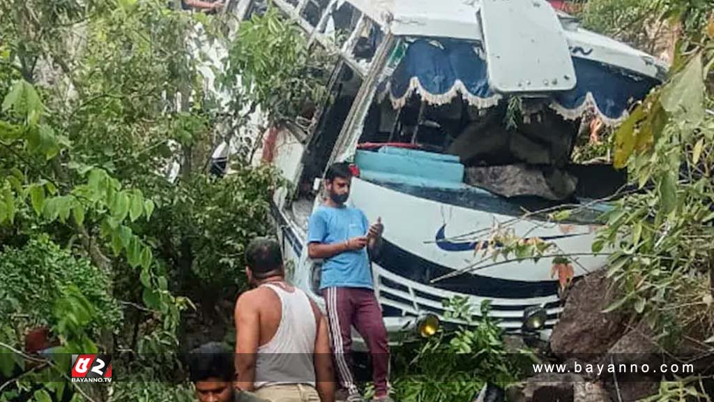 জম্মু ও কাশ্মীরে তীর্থ যাত্রীদের বাসে হামলা; লস্কর-ই-তইবার দায় স্বীকার